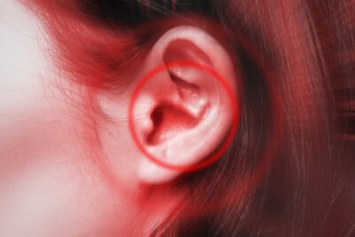 Oreille bouchée : causes fréquentes et solutions efficaces